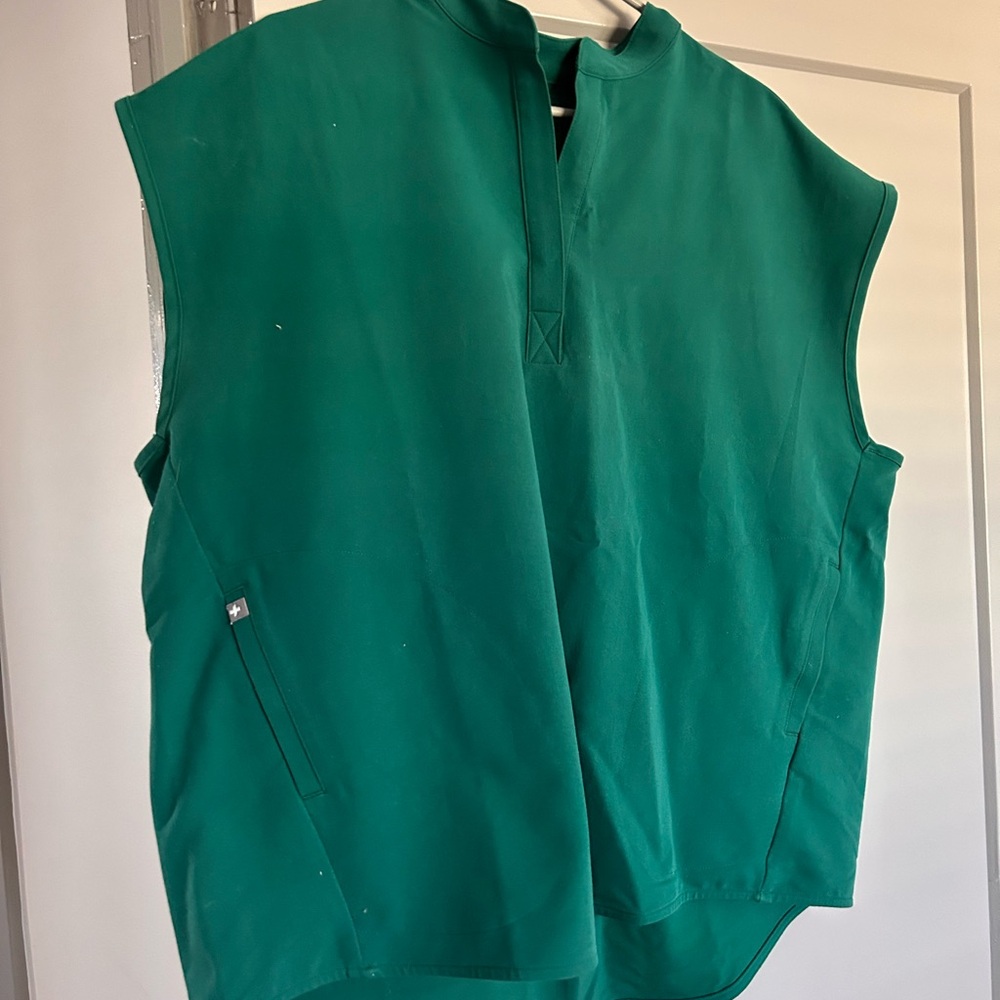 FIGS Women’s Hunter Green Rafaela Scrub Top